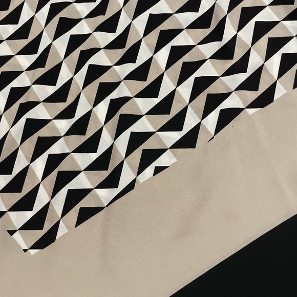 *SOLD* Alfani Geometric Print Pointed Hem Asymmetrical Top size 12 - Picture 3 of 5